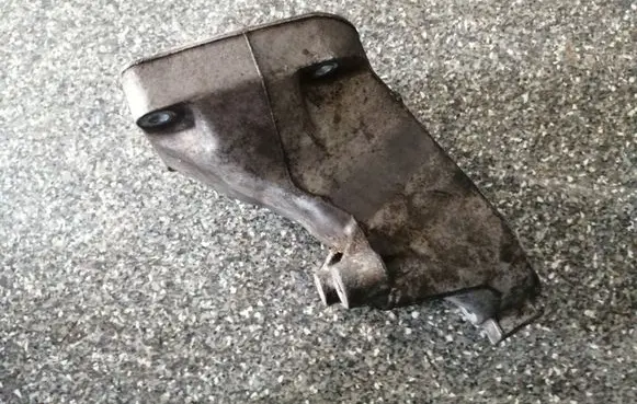 Mercedes-Benz E W211 Engine mounting bracket A6112230704