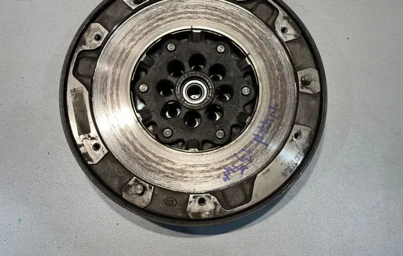 BMW 3 E92 E93 Dual mass flywheel 7594958