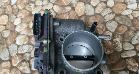 Toyota Prius+ (ZVW40) Throttle valve 2203037060