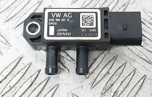 Volkswagen Golf VII Exhaust gas pressure sensor 03N906051B