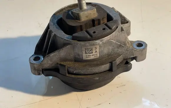 BMW 1 F20 F21 Engine mount bracket 6856406