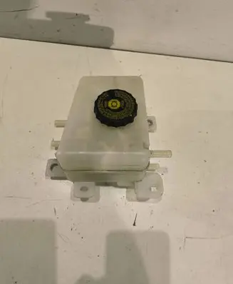 Lexus RX 450H Brake fluid reservoir 241040