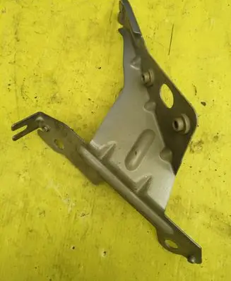 Peugeot 3008 II Fender mounting bracket G379639G02