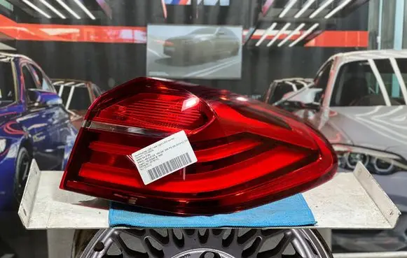 BMW X4 F26 Rear/tail lights 7331282