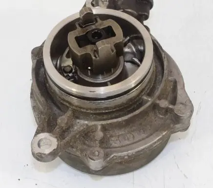 BMW 3 E90 E91 Vacuum pump 7791232 700437012 09T2761126