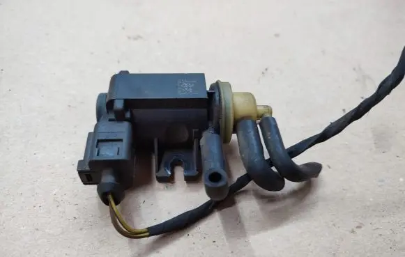 Volkswagen Tiguan Valve vacuum 1K0906627B
