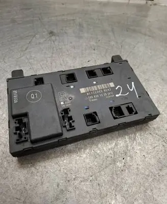 Mercedes-Benz CLK A209 C209 Door control unit/module 2098201226