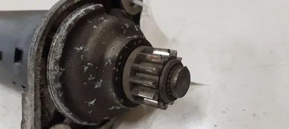 Volkswagen Golf VI Starter motor 11090189000N