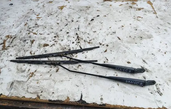 Renault Kangoo II Front wiper blade arm 