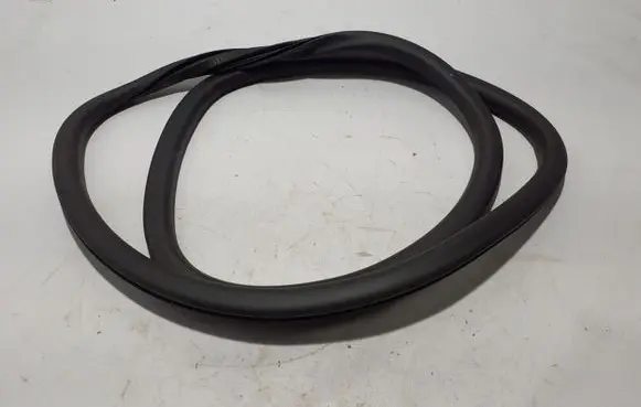 Rear door rubber seal (on body)