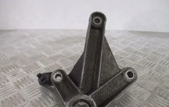 Renault Modus Gearbox mounting bracket 8200043084