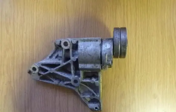Skoda Fabia Mk2 (5J) Engine mounting bracket 03F260885 VD1031