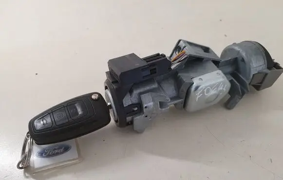 Ford Focus Ignition lock 3M513F880AE 6E5T15607CA
