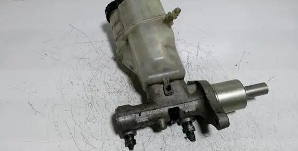 Master brake cylinder