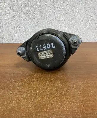 Mercedes-Benz E A207 Engine mount bracket A2042402317 E2902