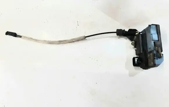 Volvo V70 Front door lock 8650546