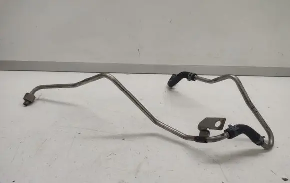 Volkswagen PASSAT B8 Fuel line/pipe/hose 04L131582E