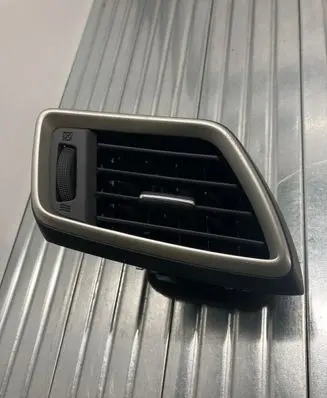 Nissan Qashqai Dashboard side air vent grill/cover trim 687604EA0A 14042016 DN0313