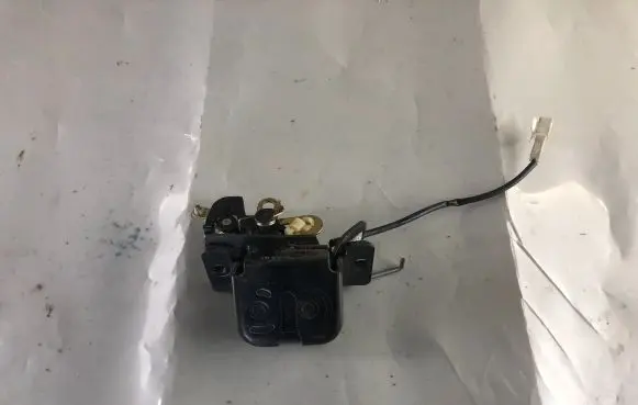 KIA Sorento Loading door lock 812303E000