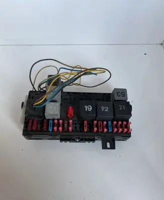 Volkswagen Golf II Fuse module 171941813D