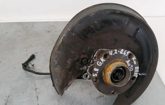 Audi A8 S8 D2 4D Rear wheel hub