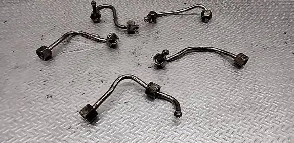 Suzuki Grand Vitara I Fuel injector supply line/pipe 