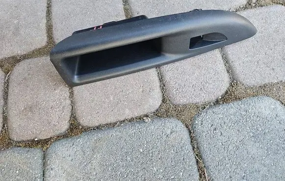 Opel Mokka B Electric window control switch 9835154180