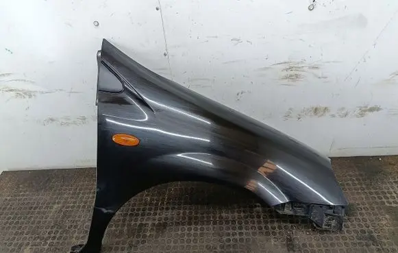 Nissan Almera Tino Fender GNO
