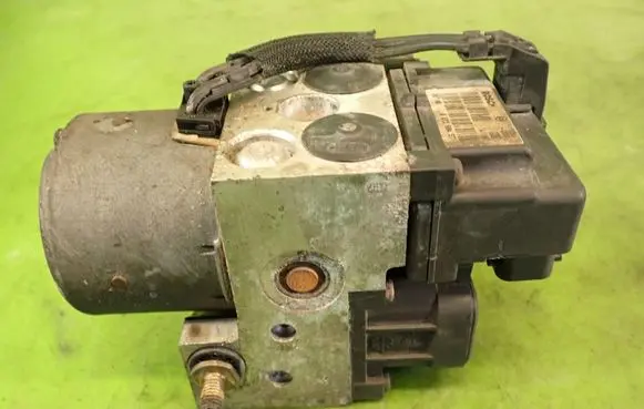 Toyota Corolla E120 E130 ABS Pump 0273004571 0130108084