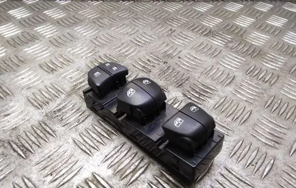 Nissan Qashqai Electric window control switch