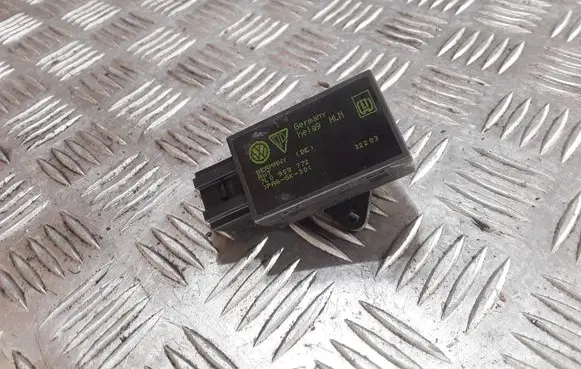 Volkswagen Touran I Seat heating relay 7L0959772
