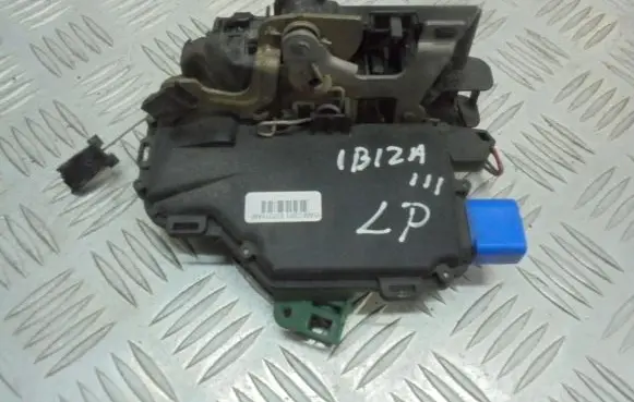 Seat Ibiza III (6L) Front door lock