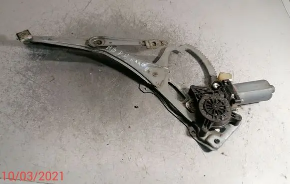 Mercedes-Benz E W210 Front door window regulator with motor 0130821708