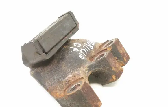 Mazda 6 Engine mounting bracket