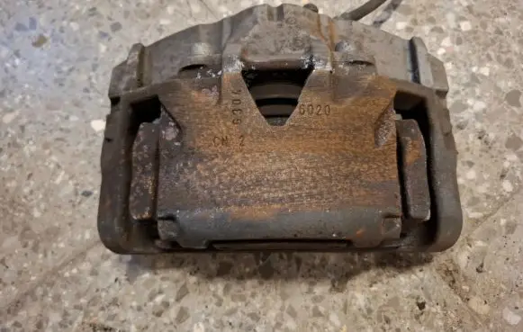 Volvo XC70 Front brake caliper 945 6020