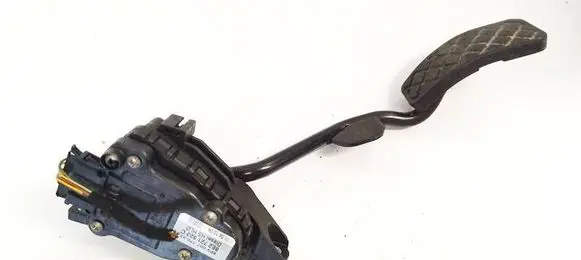 Volkswagen PASSAT B5.5 Accelerator throttle pedal 8E2721523C