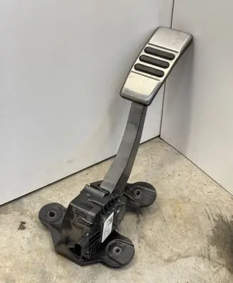 Ford Mustang VI Accelerator throttle pedal CR339F836AC
