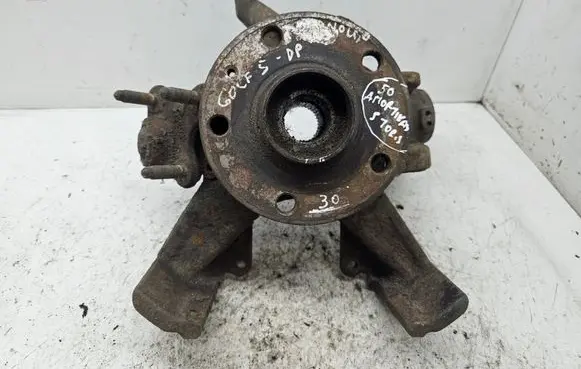 Volkswagen Golf V Front wheel hub