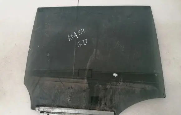 Toyota Urban Cruiser (XP110) Rear door window glass
