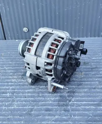 Volkswagen Tiguan Generator/alternator 05L903026N