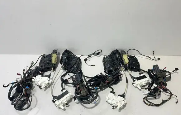 BMW 7 G11 G12 Front door lock 7477699 7477702