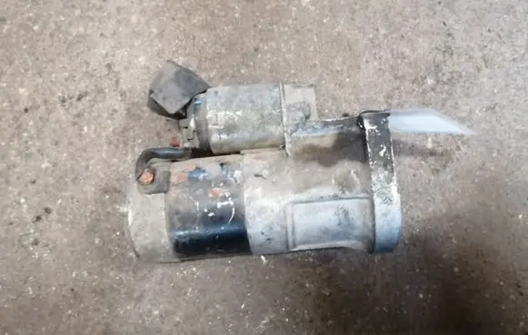 Nissan Serena Starter motor 2330052F10