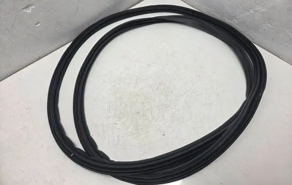 Nissan X-Trail T32 Trunk rubber seal (body) 