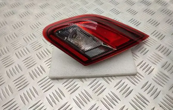 Opel Corsa E Tailgate rear/tail lights 13428452