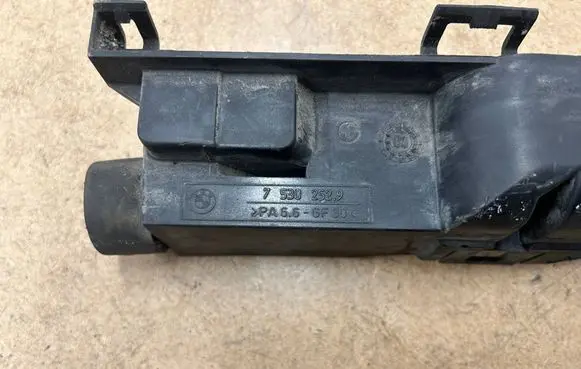 BMW 3 E46 Radiator mount bracket 17117530252 7530252