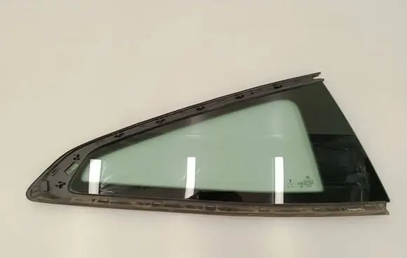 BMW 4 G22 G23 G24 G26 Rear side window 7482714