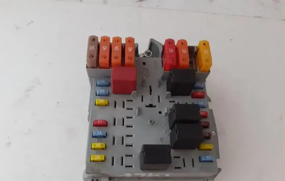Alfa Romeo Brera Fuse module A2231190904 50508214