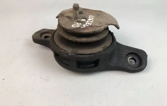 Subaru Legacy Engine mount bracket