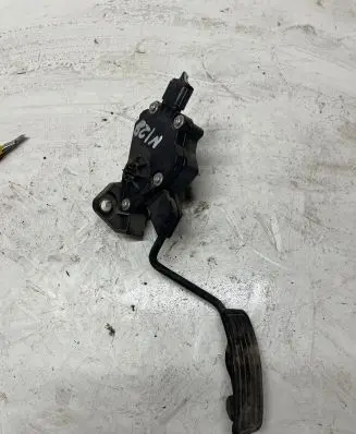 Subaru Forester SH Accelerator throttle pedal 36010AG110 1988007090 01N20B00071