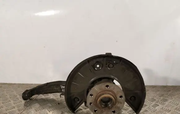 Volkswagen Touareg I Front wheel hub 7L6407257A